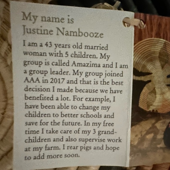 Artisan hand crafted banana leaf woven decorative disc/basket - Picture 5 of 6